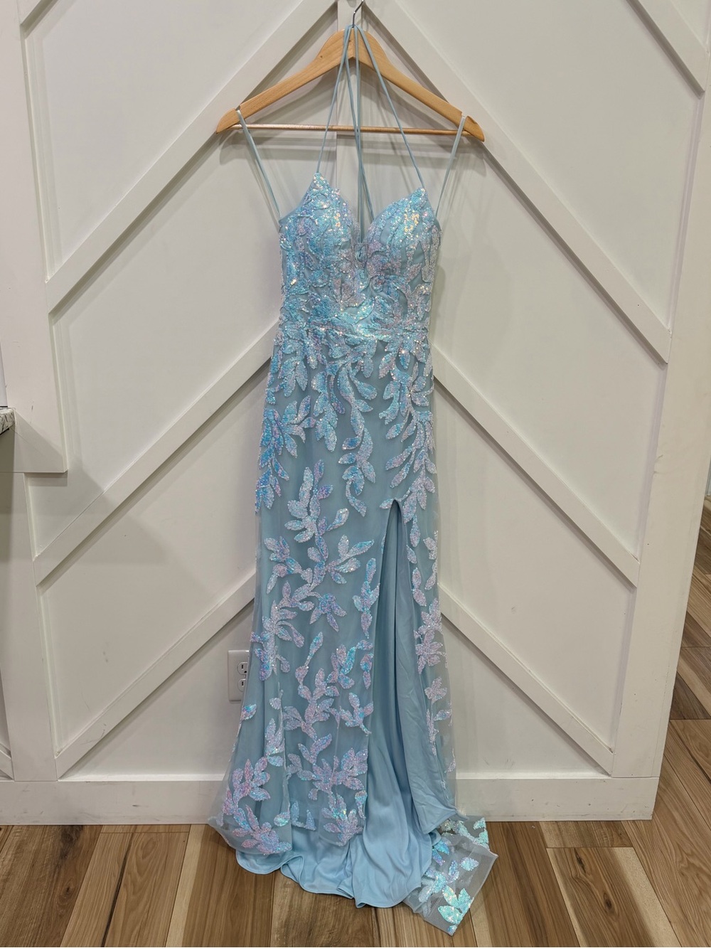 Elegant Light Blue Sequin Prom Gown with Floral Appliqué